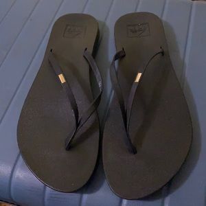Black reef sandals